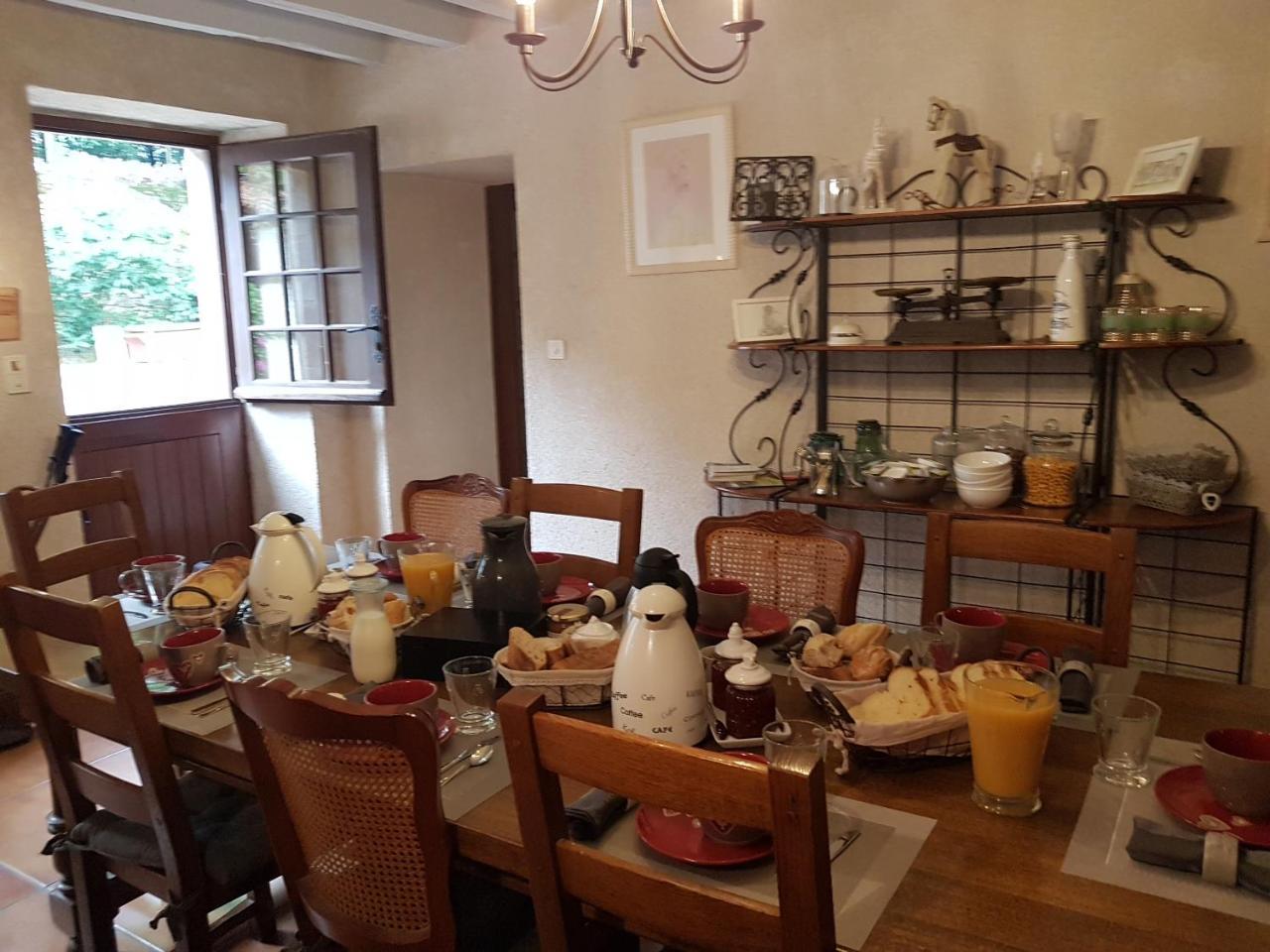 Le Moulin De Charin Bed & Breakfast La Pommeraie-sur-Sevre Ngoại thất bức ảnh